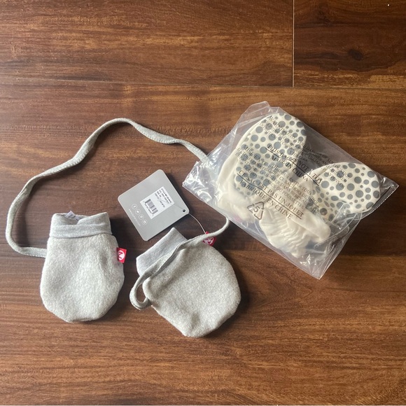 NWT Zutano Cozie Fleece Mittens + Organic Cotton Gripper Baby Booties - Picture 4 of 5